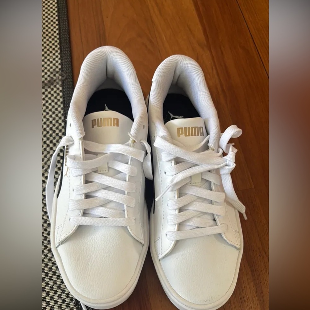Women’s PUMAS - Picture 4 of 5